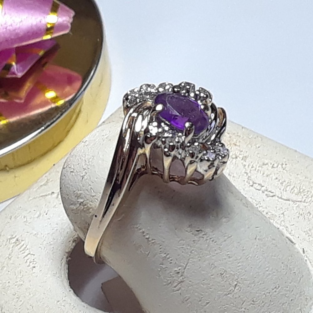 Estate .48ctw Natural Oval Amethyst & Diamond Offset 14Kt Yellow Gold Ring#17349